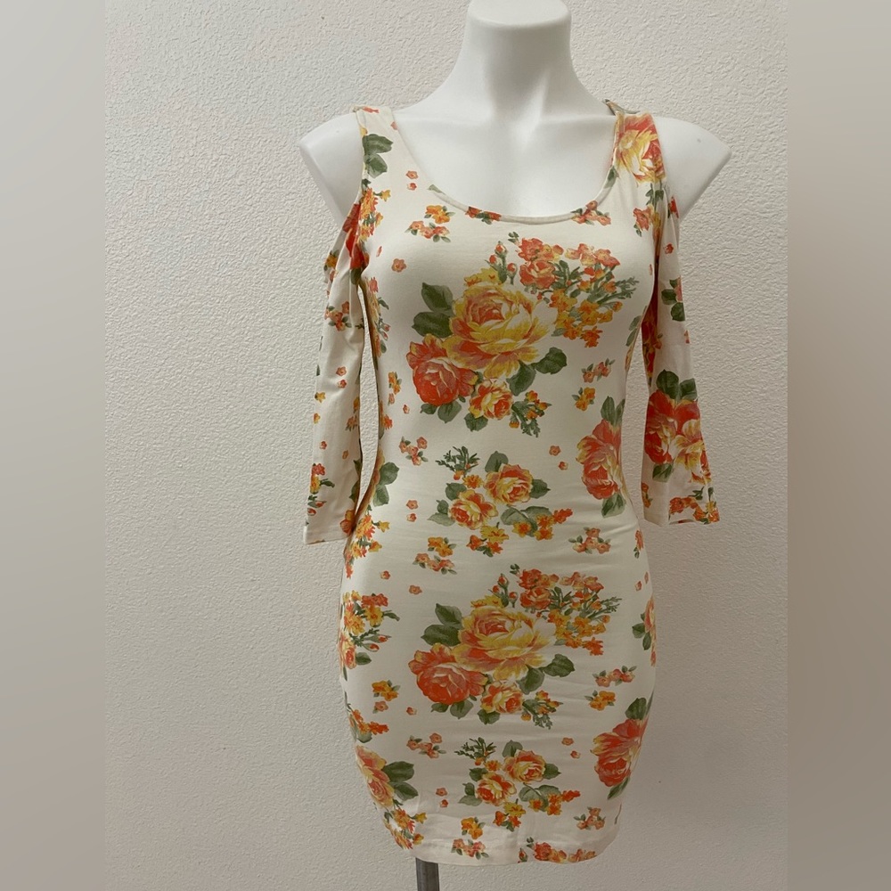 Cut off shoulder floral print dress
